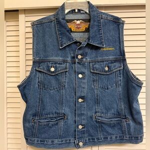 Vintage Women’s Harley-Davidson Blue Denim Vest Sz L/XL Oregon Patches